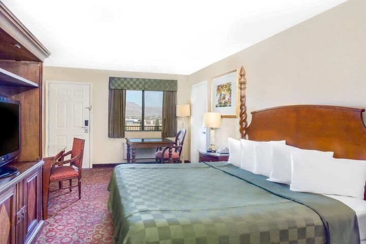 Room 6 of 19