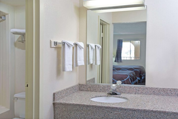 Room 8 of 14