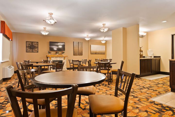 Best Western Plus Deer Park Hotel & Suites