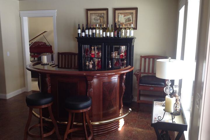Lounge 64 of 74