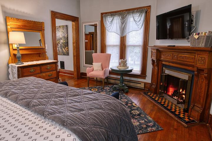 Rockwell Falls Inn and Wine Bar