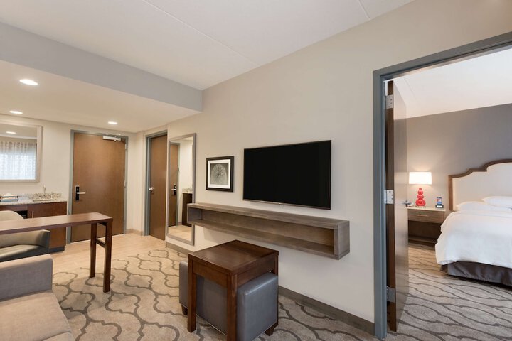 Embassy Suites by Hilton Chicago Naperville
