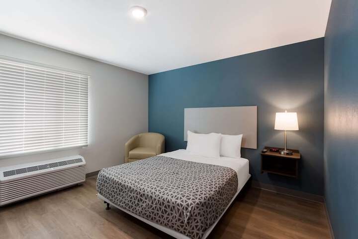 Room 11 of 32