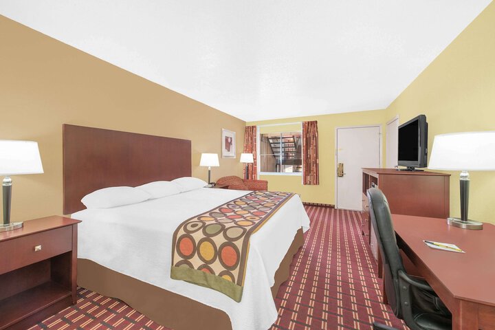 Room 18 of 24