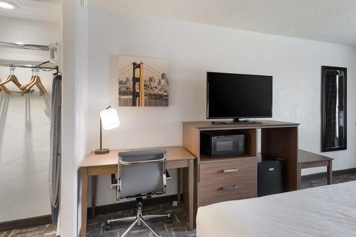 Clarion Hotel Concord / Walnut Creek