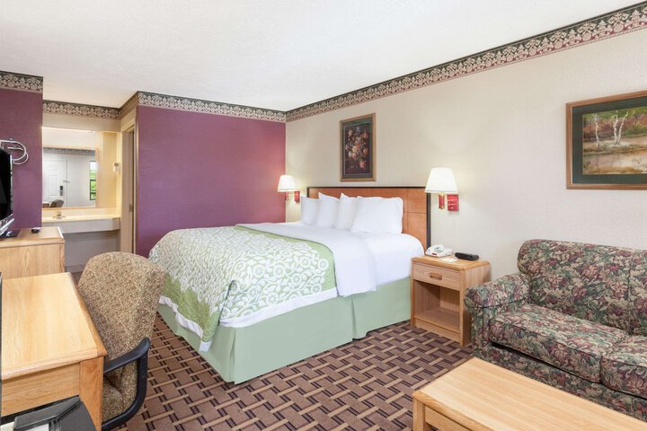 Room 9 of 17