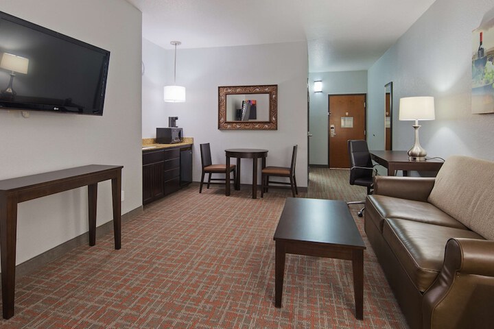 Room 12 of 25