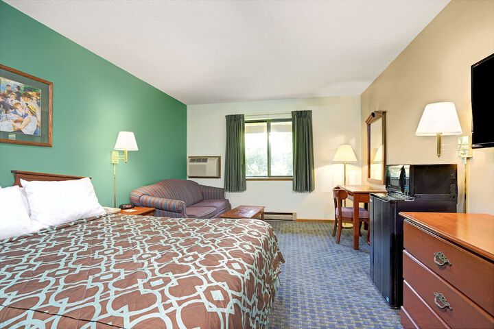 Room 7 of 14