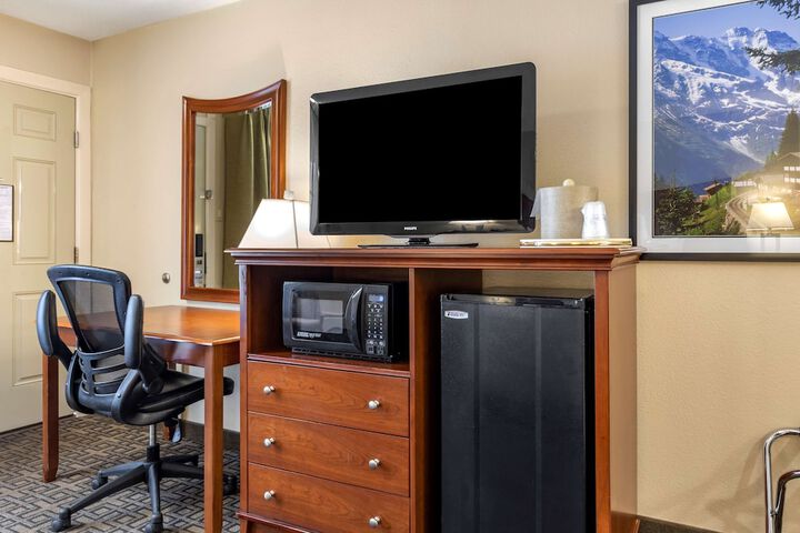 Best Western Swiss Clock Inn
