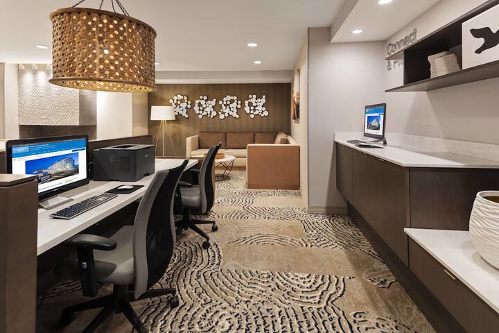 Business Center 42 of 45
