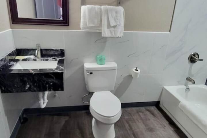 Budget Inn & Suites