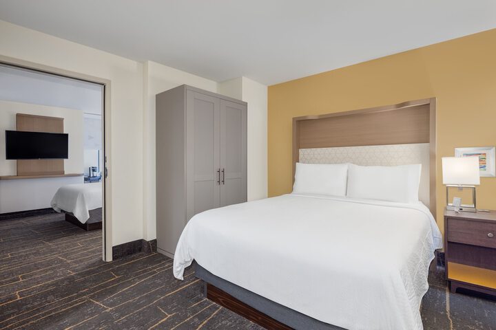 Holiday Inn Toronto Downtown Centre by IHG