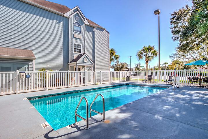 Microtel Inn & Suites by Wyndham Zephyrhills