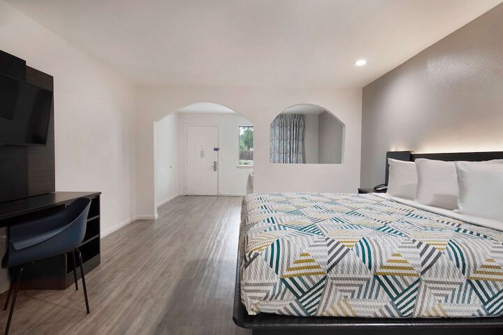 Room 14 of 28