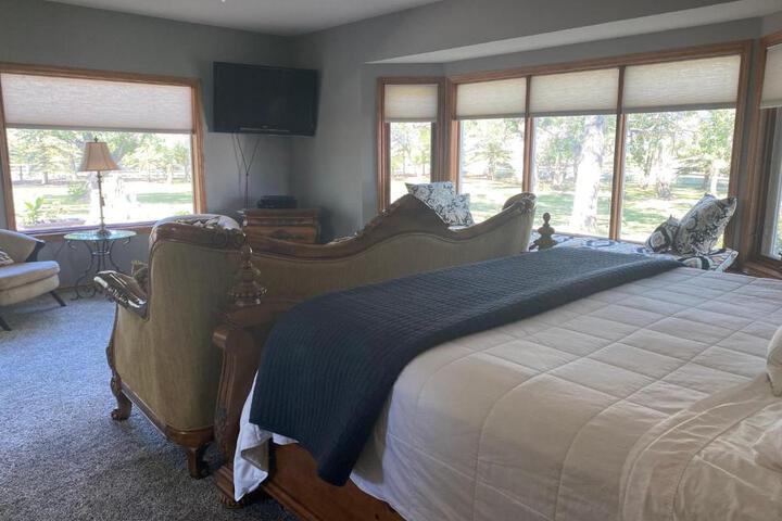 Rolling Hills Country Resort Bed and Breakfast