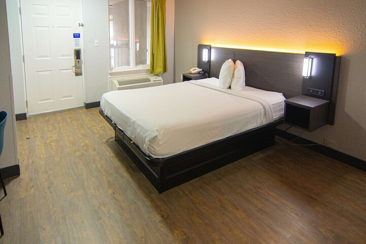 Room 19 of 43