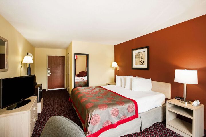 Room 16 of 19