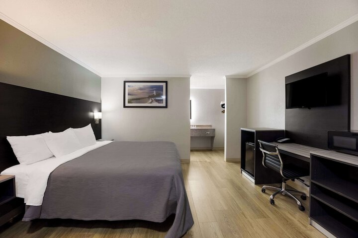 Room 22 of 39