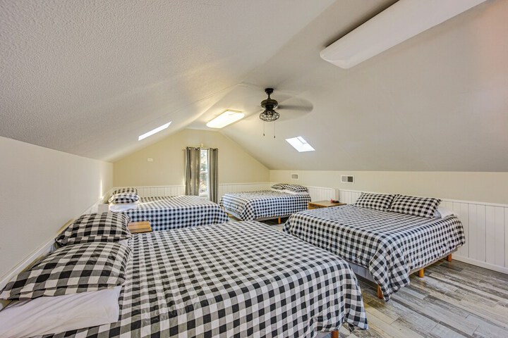 Game Room Trails! 30-acre Lakefront Streetman Gem