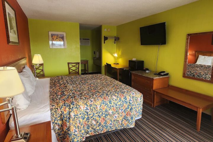 Room 21 of 32