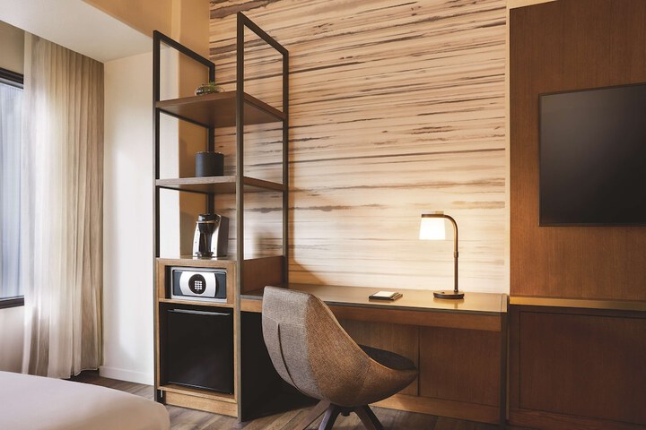 Room 34 of 66