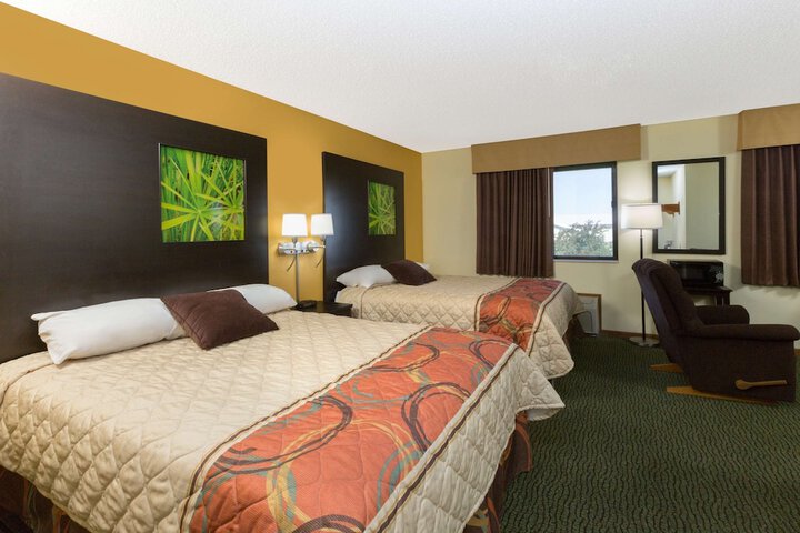Room 14 of 15