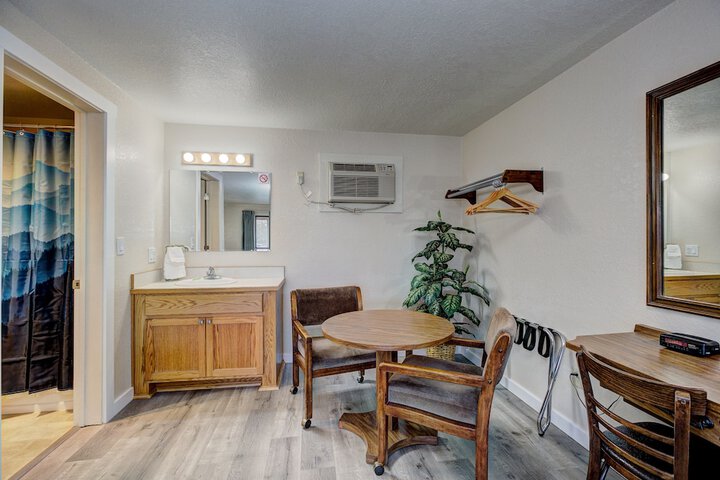 Room 21 of 21