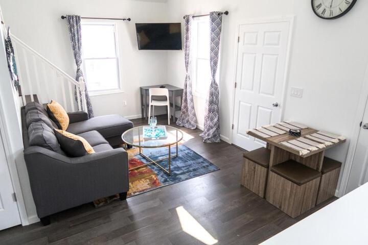 Lux 3 Bd - Perfect & Parking & Massive Patio