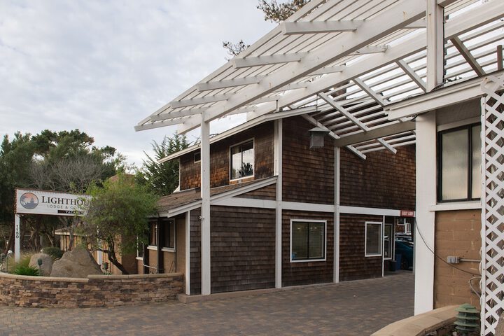 Lighthouse Lodge & Cottages