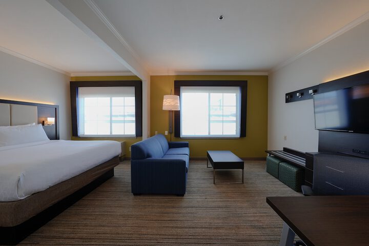 Holiday Inn Express & Suites Santa Clara-Silicon Valley by IHG