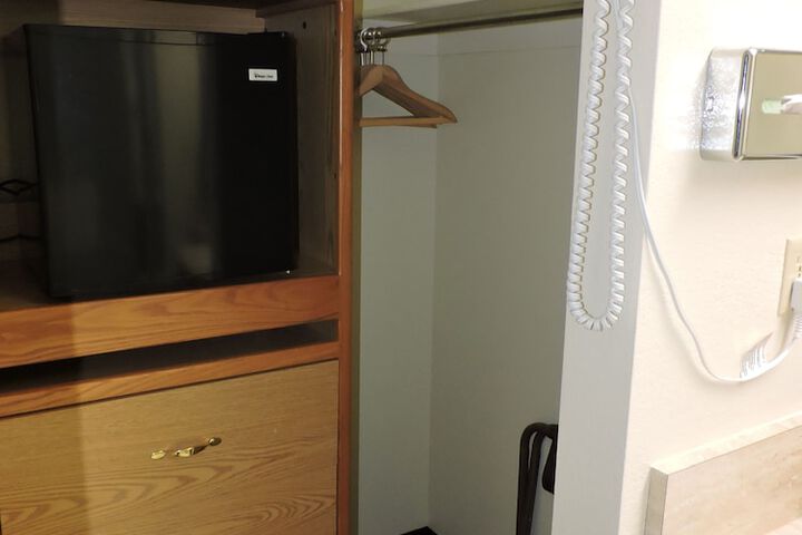 Room 32 of 47