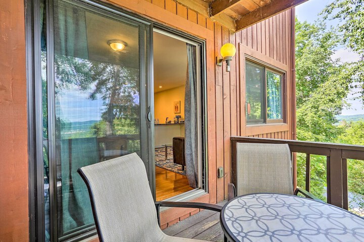 Sun-lit Vernon Condo 2 Mi to Ski Resort!