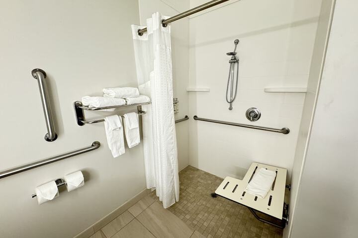 Holiday Inn Express Hotel & Suites St. Paul-Woodbury by IHG
