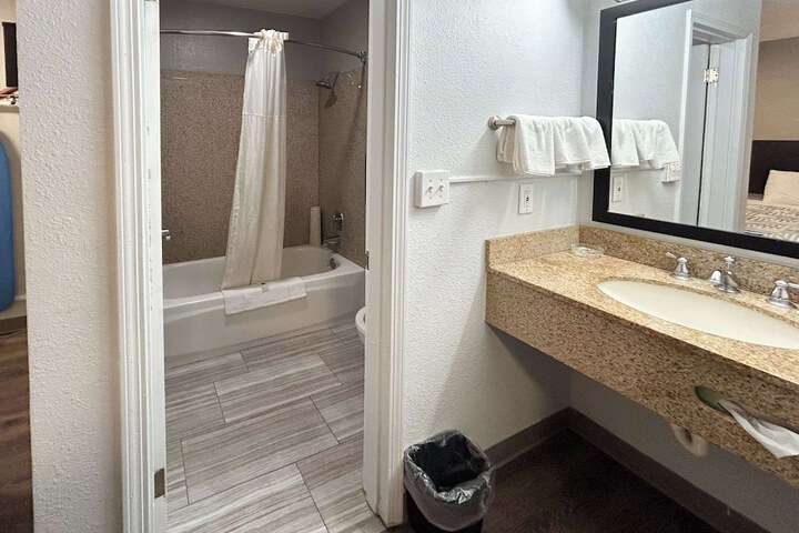 Studio 6 Suites Vancouver Wa - Waterfront