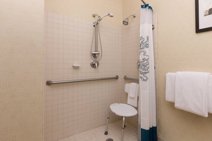 Room 15 of 28