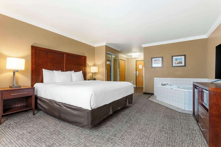 Room 34 of 62
