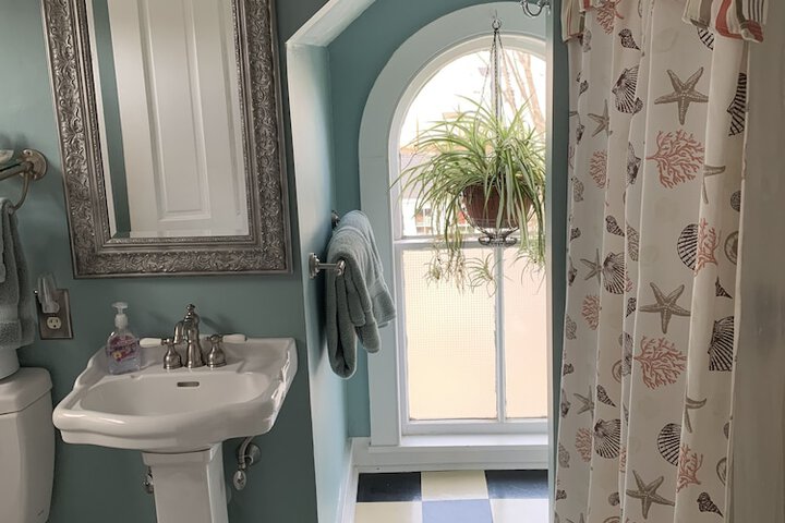 Room 11 of 28