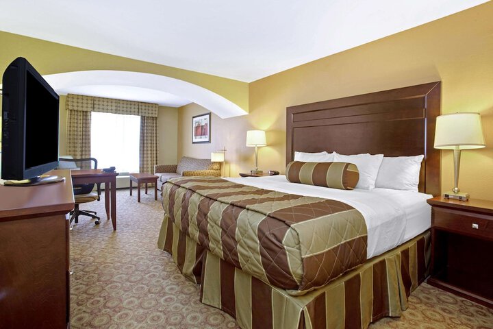La Quinta Inn & Suites by Wyndham Dickinson