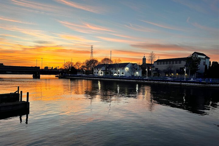 Harbor Winds Hotel