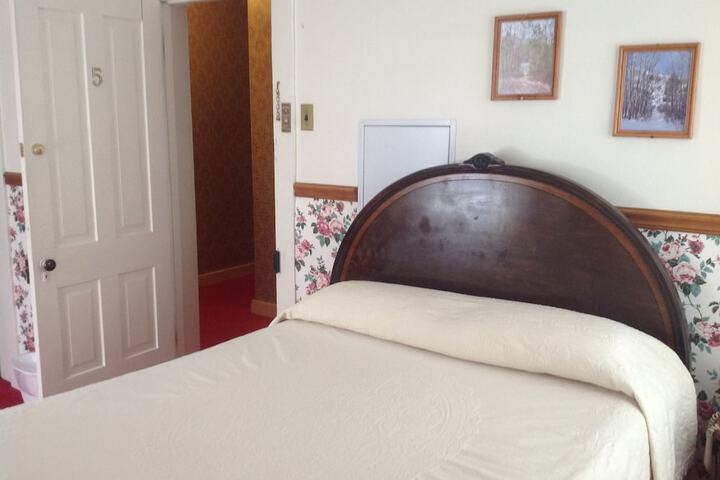 Room 6 of 44