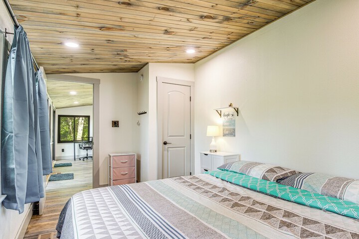 Dandridge Home on Douglas Lake w / Hot Tub & Dock!