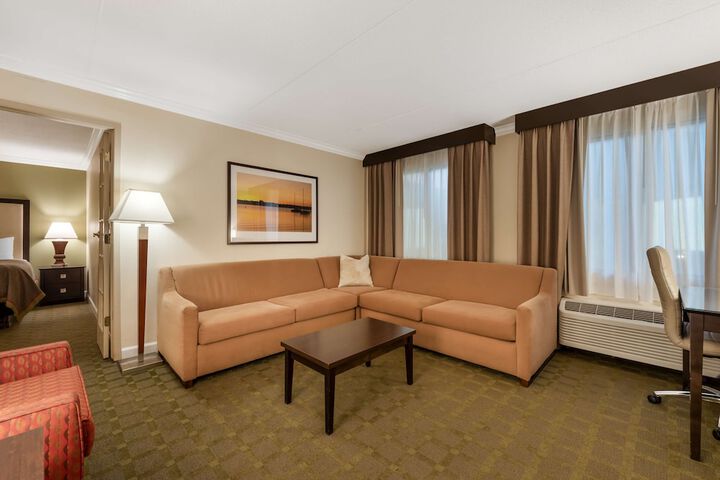 Best Western Plus White Bear Country Inn