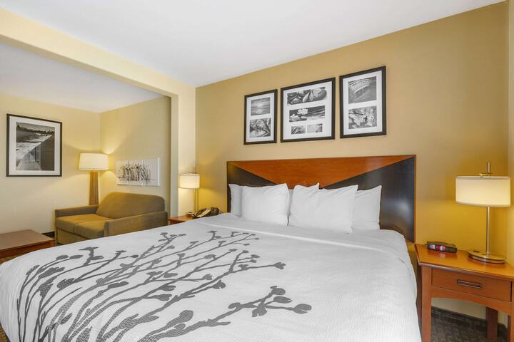 Room 28 of 46