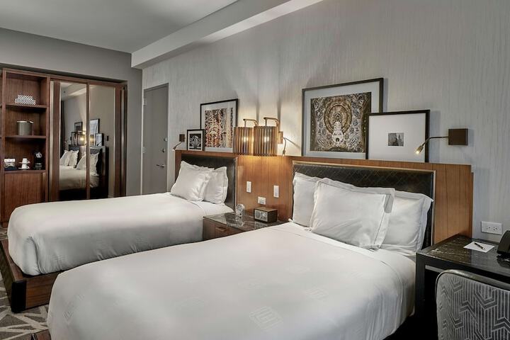 LondonHouse Chicago Curio Collection by Hilton