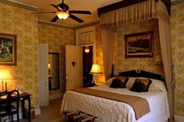 Pinehill Inn