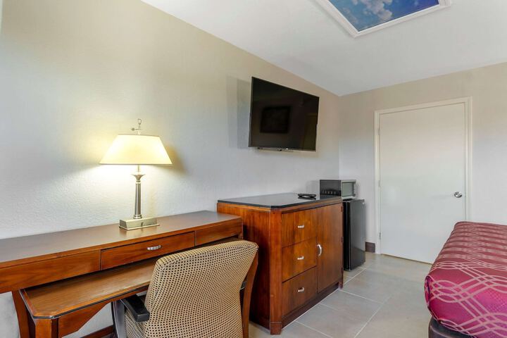 Room 15 of 35