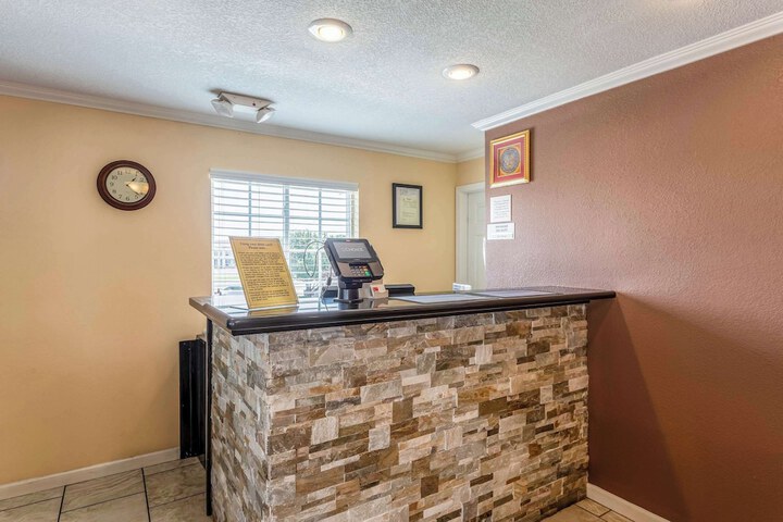 Econo Lodge Inn & Suites Santa Rosa
