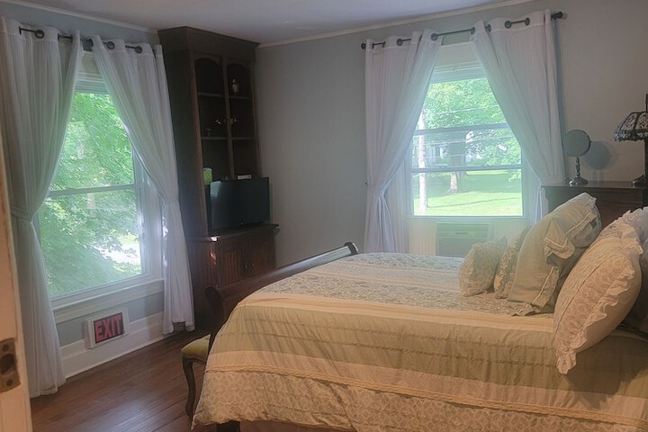 Room 10 of 28