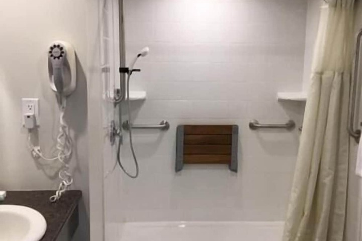 Room 9 of 25