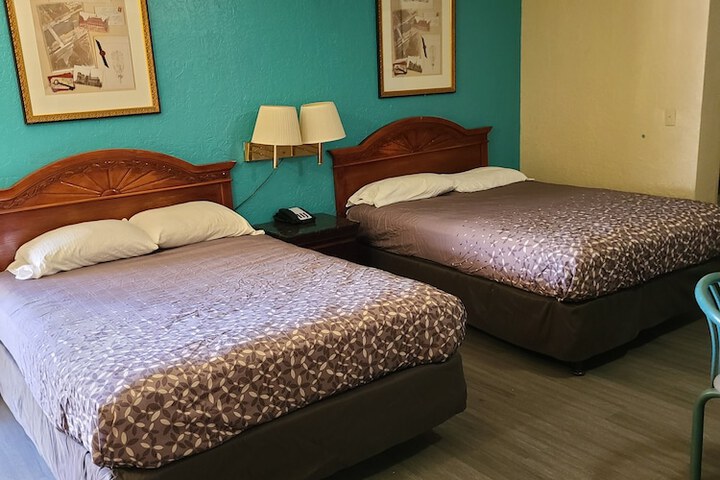 Room 33 of 51